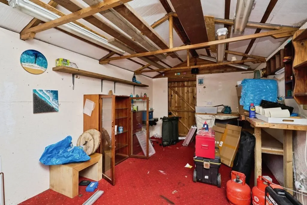 Wootton Bridge, Ryde, Isle Of Wight, PO33 4LS - Online Auctions