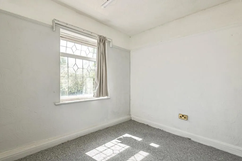 Leeds, West Yorkshire, LS13 4JX - Online Auctions