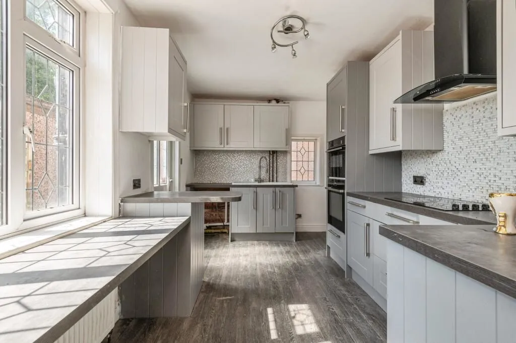Leeds, West Yorkshire, LS13 4JX - Online Auctions