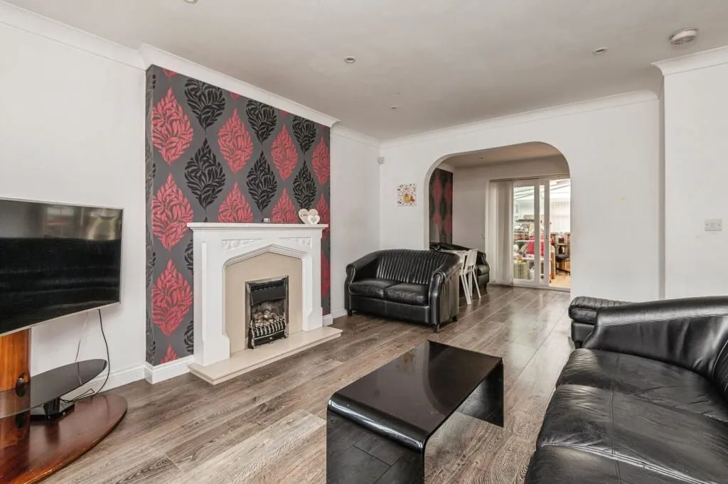 Leeds, West Yorkshire, LS10 4UP - Online Auctions