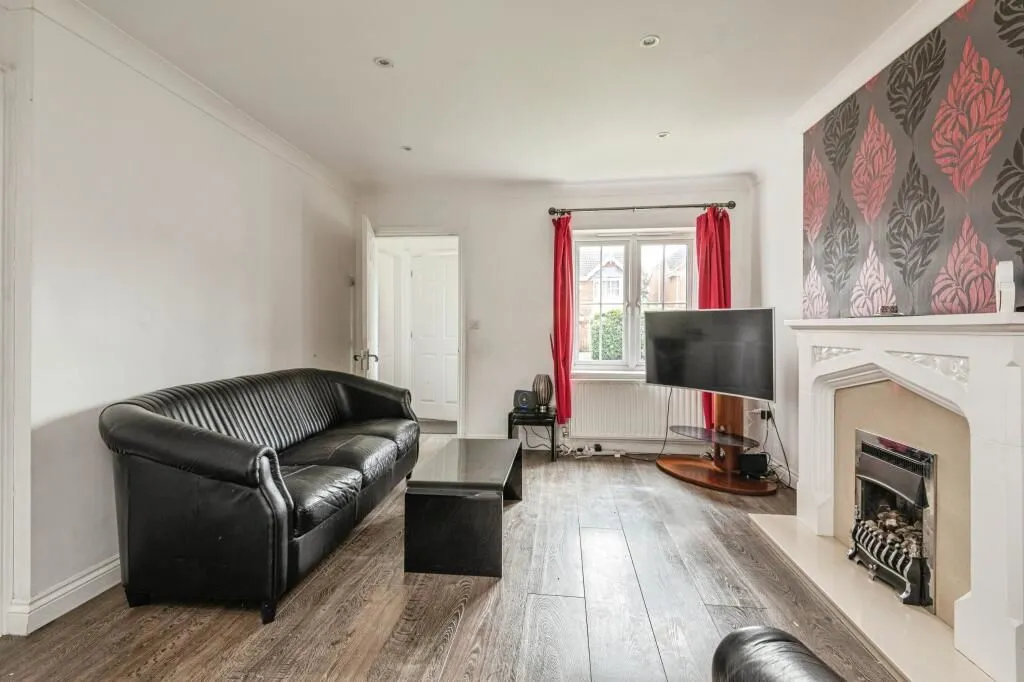 Leeds, West Yorkshire, LS10 4UP - Online Auctions