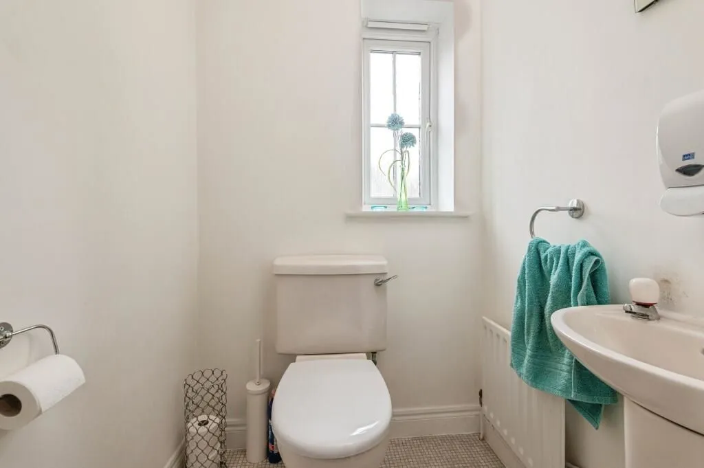 Leeds, West Yorkshire, LS10 4UP - Online Auctions