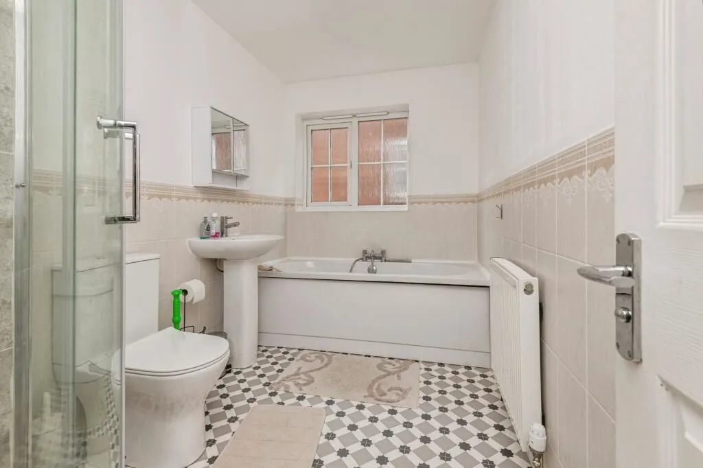 Leeds, West Yorkshire, LS10 4UP - Online Auctions