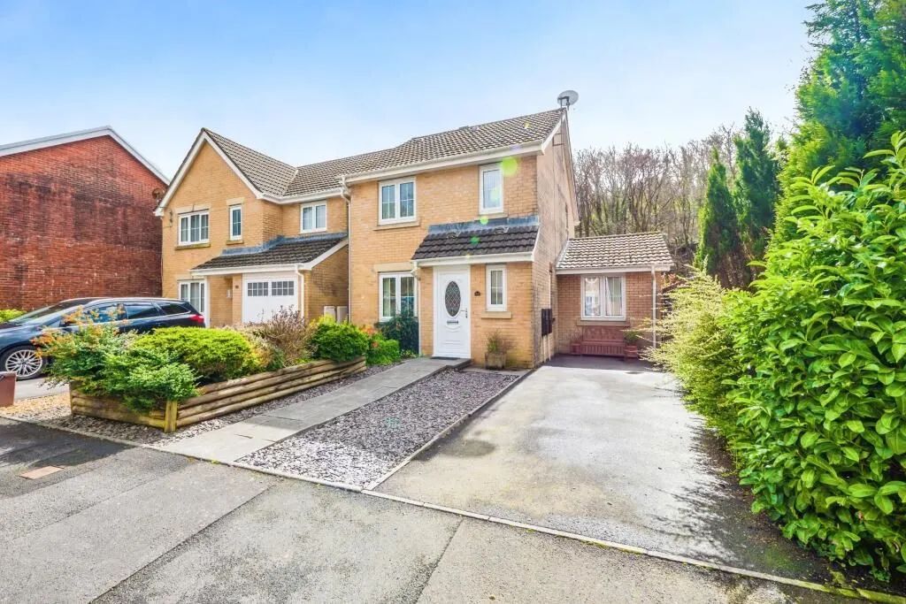 Blackmill, Bridgend, Mid Glamorgan, CF35 6EJ - Online Auctions
