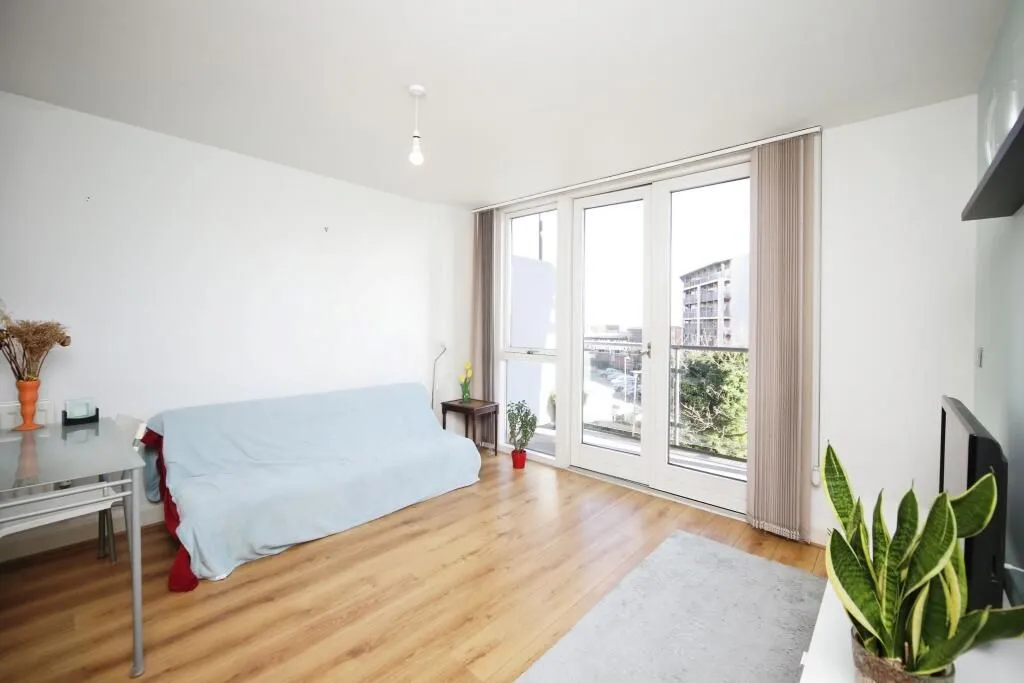 56 Bath Row, Birmingham, West Midlands, B15 2DG - Online Auctions