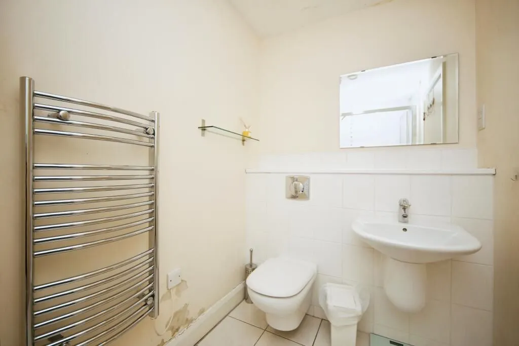 56 Bath Row, Birmingham, West Midlands, B15 2DG - Online Auctions