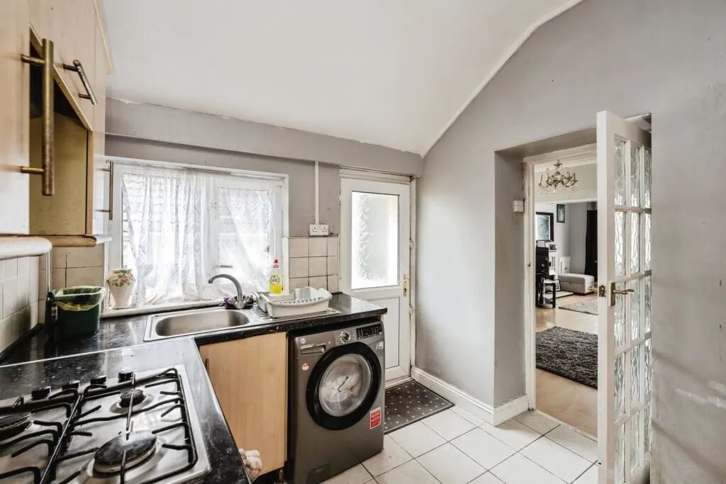 Port Tennant, Swansea, West Glamorgan, SA1 8NL - Online Auctions