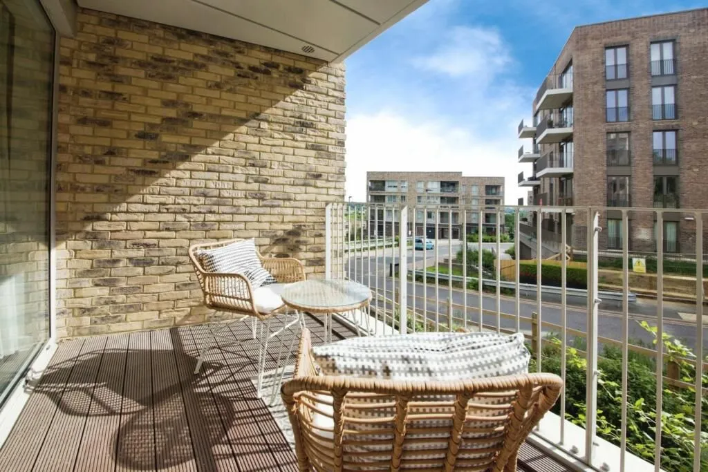 Laidlaw House, 15 Medawar Drive, London, NW7 1SS - Online Auctions