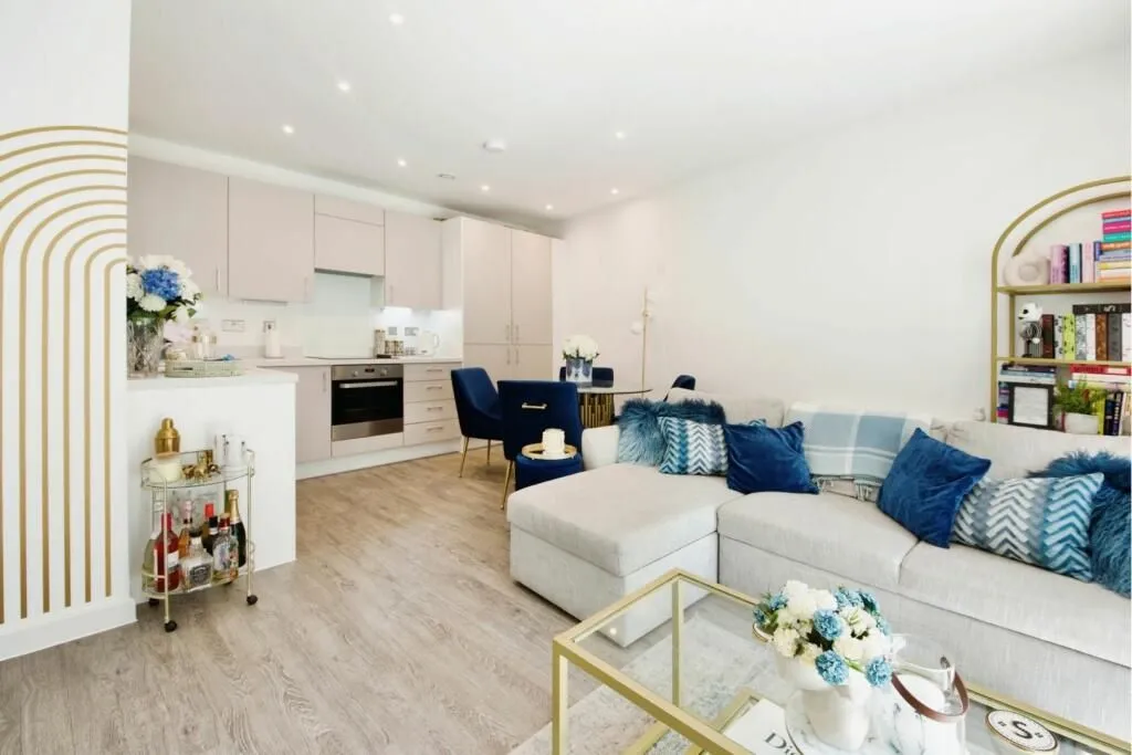 Laidlaw House, 15 Medawar Drive, London, NW7 1SS - Online Auctions