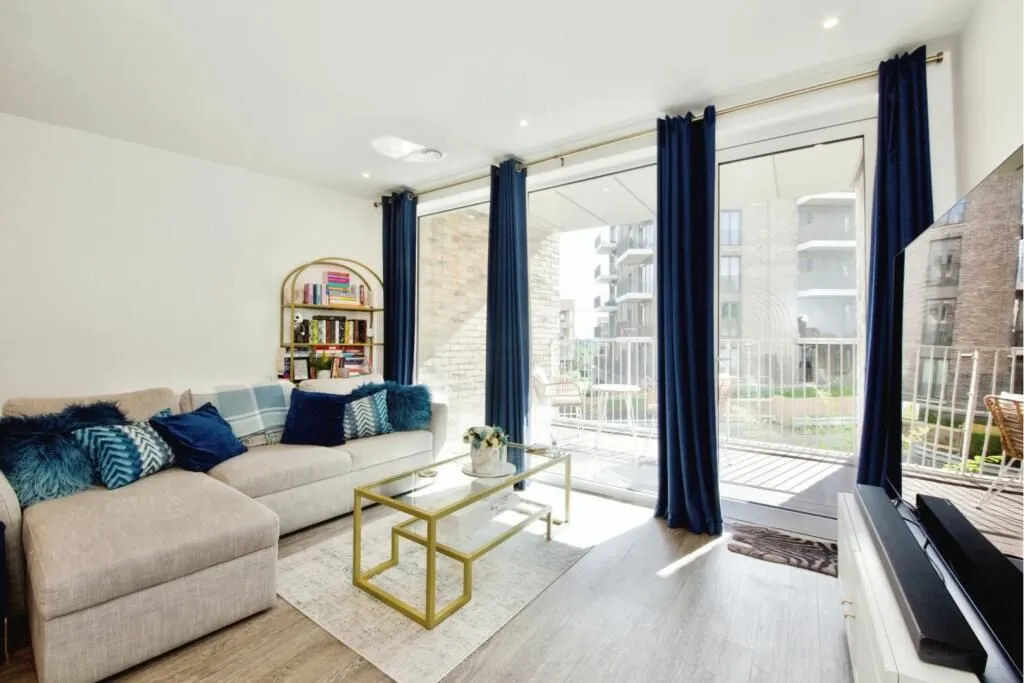 Laidlaw House, 15 Medawar Drive, London, NW7 1SS - Online Auctions