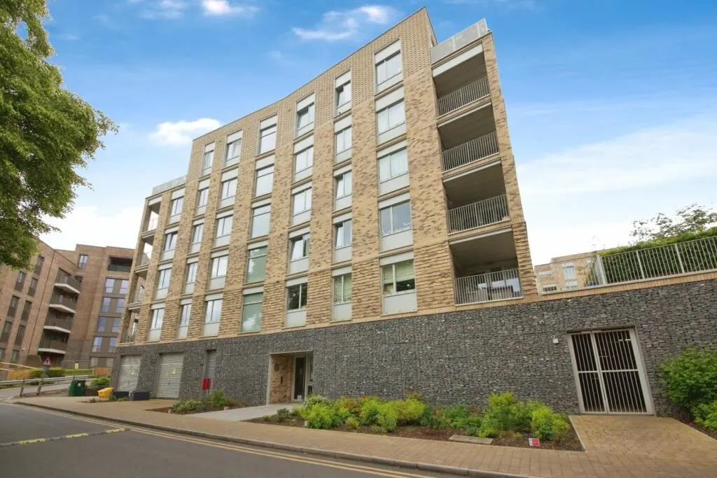 Laidlaw House, 15 Medawar Drive, London, NW7 1SS - Online Auctions