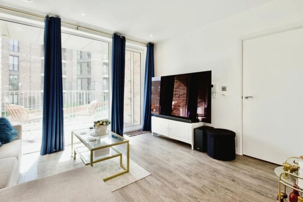 Laidlaw House, 15 Medawar Drive, London, NW7 1SS - Online Auctions