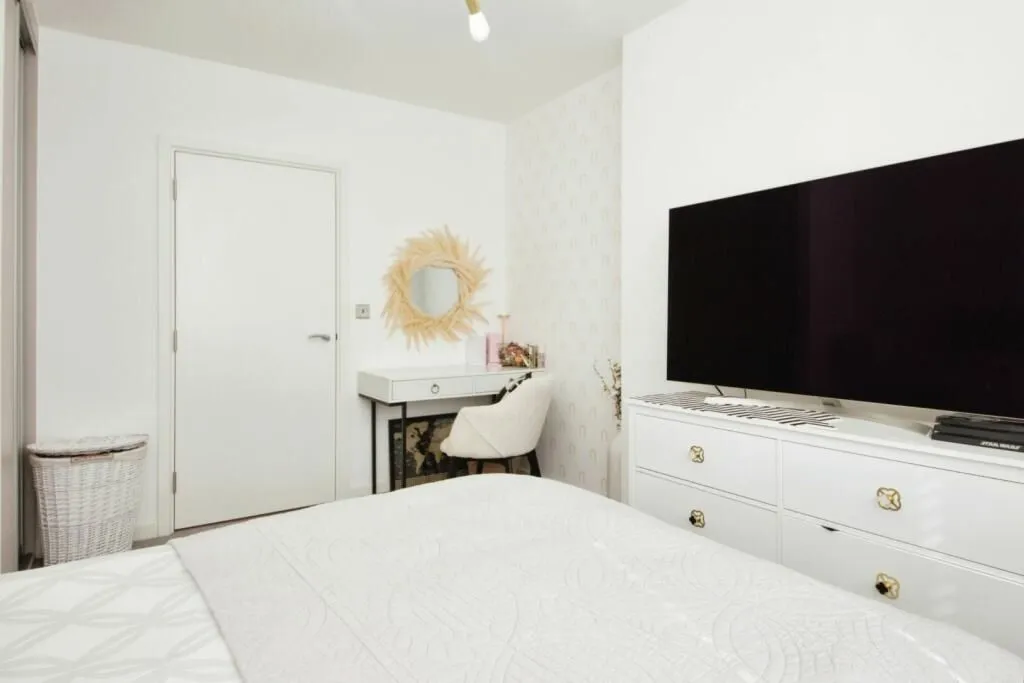 Laidlaw House, 15 Medawar Drive, London, NW7 1SS - Online Auctions