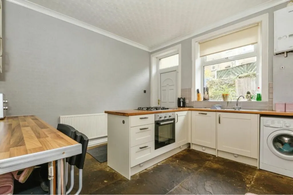 Brighouse, West Yorkshire, HD6 1DA - Online Auctions