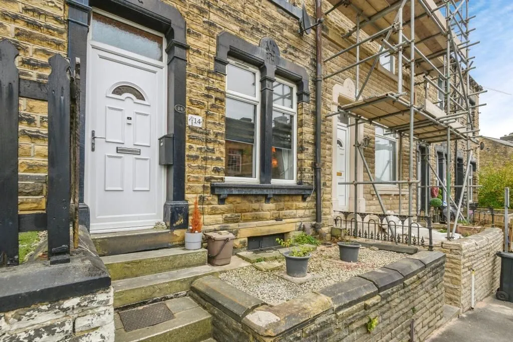 Brighouse, West Yorkshire, HD6 1DA - Online Auctions