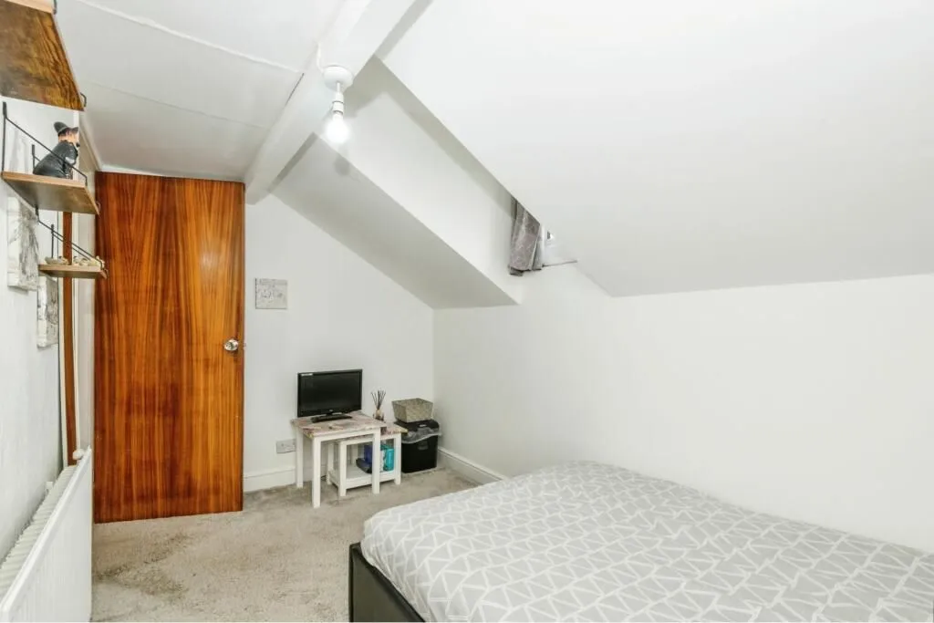 Brighouse, West Yorkshire, HD6 1DA - Online Auctions