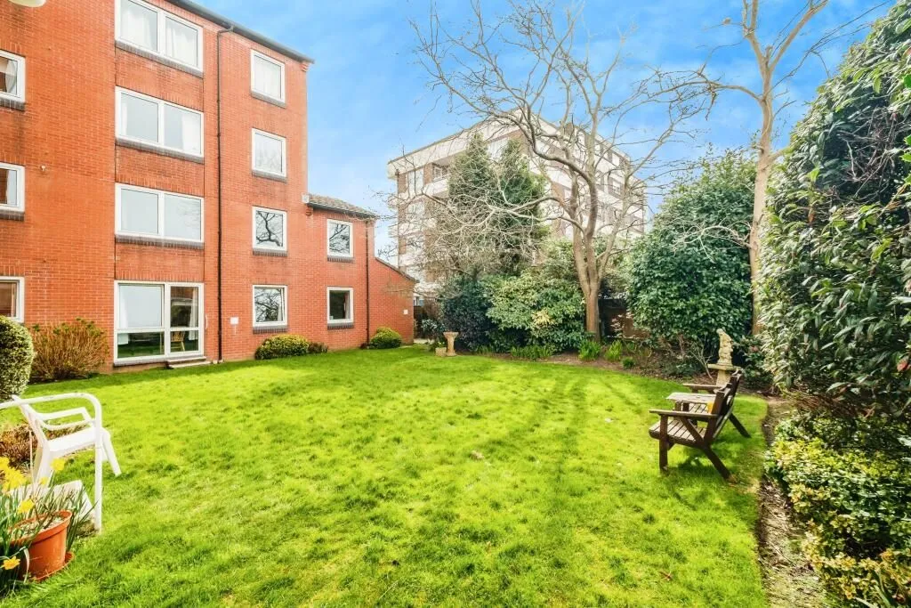 77 Heene Road, Worthing, West Sussex, BN11 4PP - Online Auctions