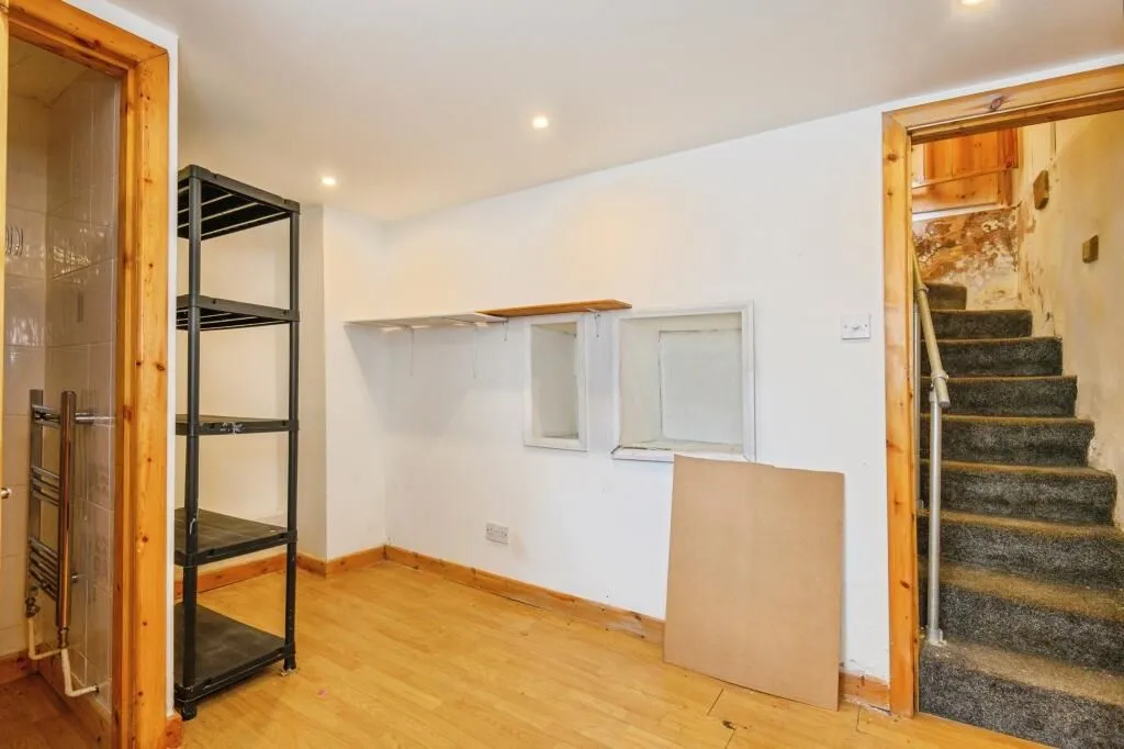 Huddersfield, West Yorkshire, HD1 3TP - Online Auctions