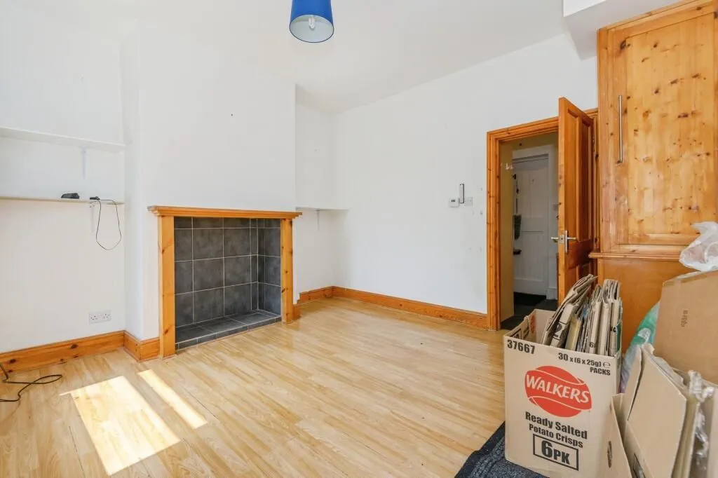 Huddersfield, West Yorkshire, HD1 3TP - Online Auctions