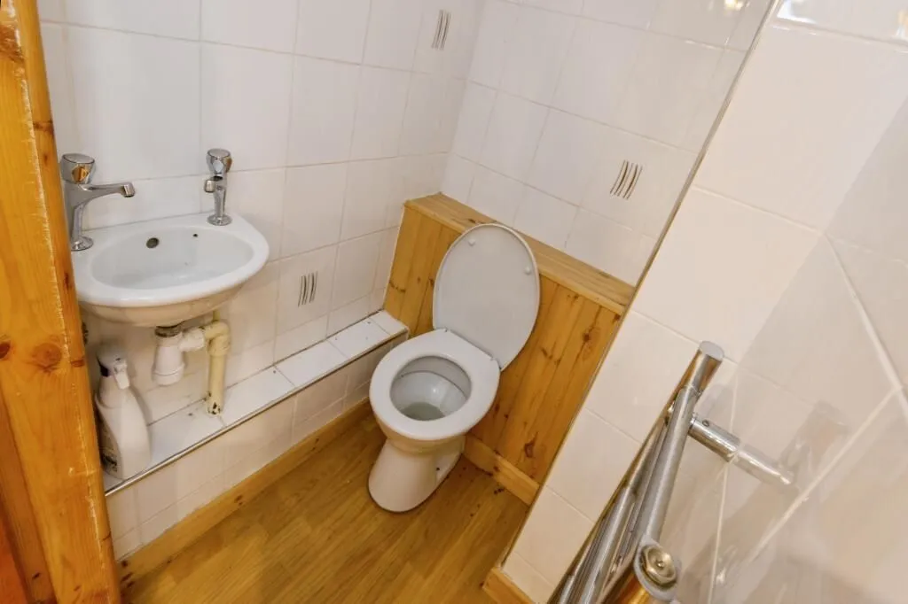 Huddersfield, West Yorkshire, HD1 3TP - Online Auctions