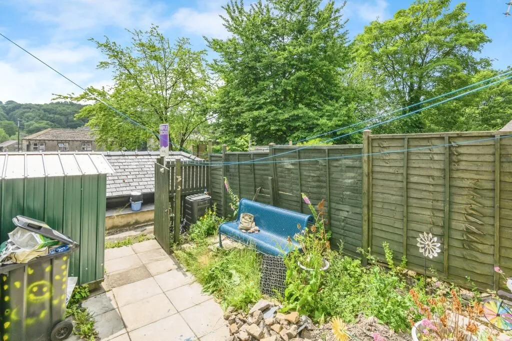 Huddersfield, West Yorkshire, HD1 3TP - Online Auctions