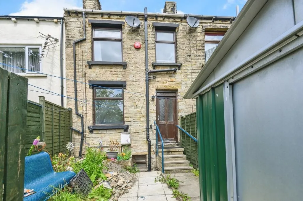Huddersfield, West Yorkshire, HD1 3TP - Online Auctions