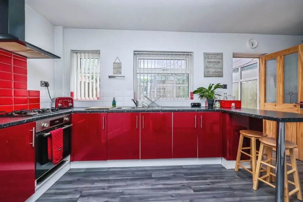 Nottingham, Nottinghamshire, NG8 5QP - Online Auctions