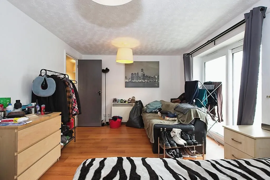 London, SE28 0EQ - Online Auctions