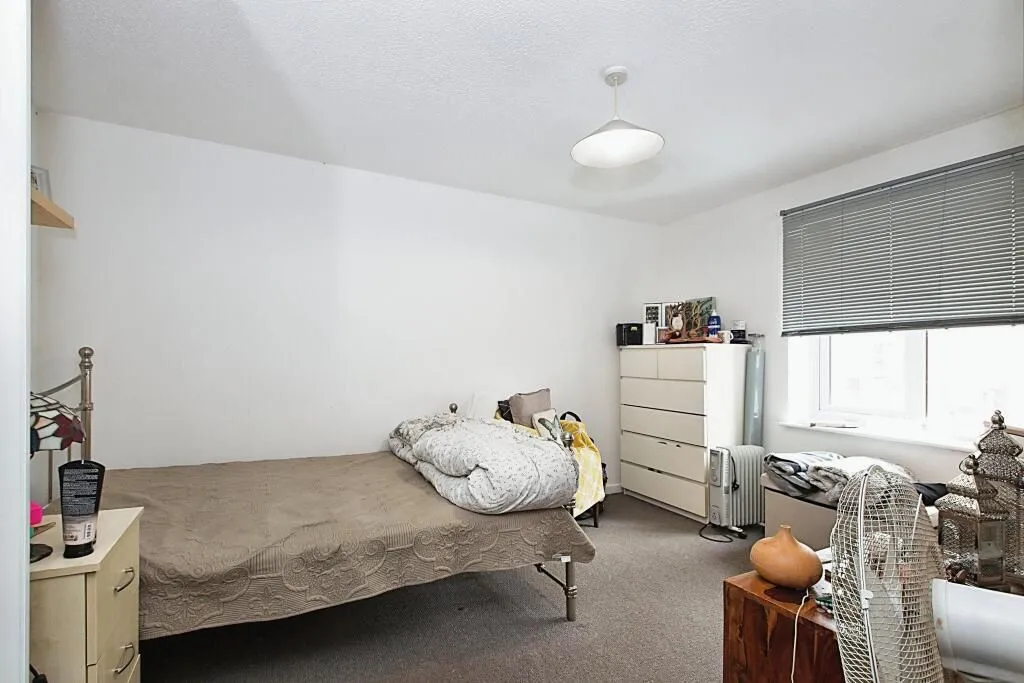 London, SE28 0EQ - Online Auctions