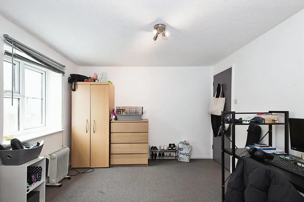 London, SE28 0EQ - Online Auctions