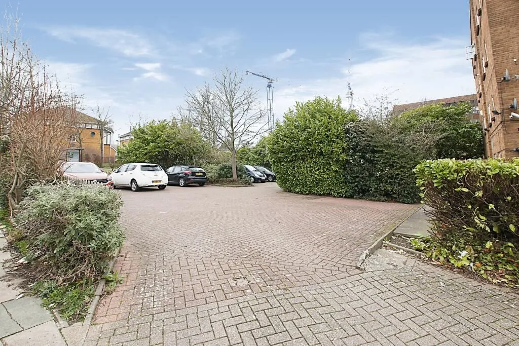 London, SE28 0EQ - Online Auctions