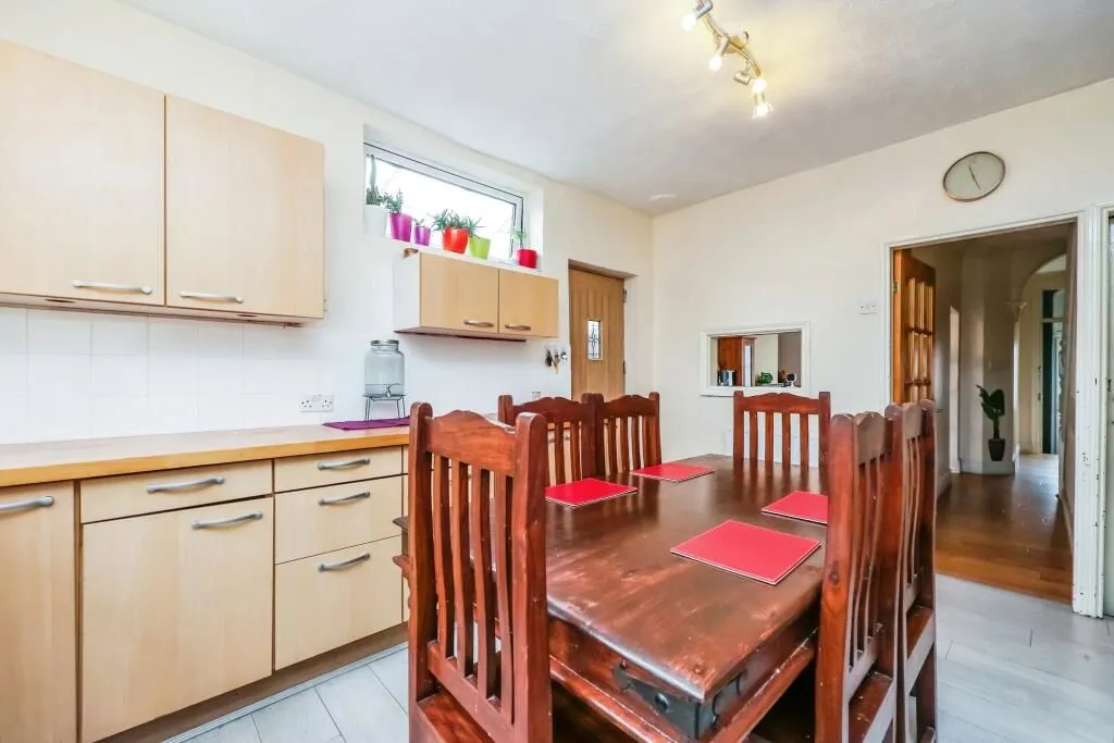Nottingham, Nottinghamshire, NG5 2LB - Online Auctions