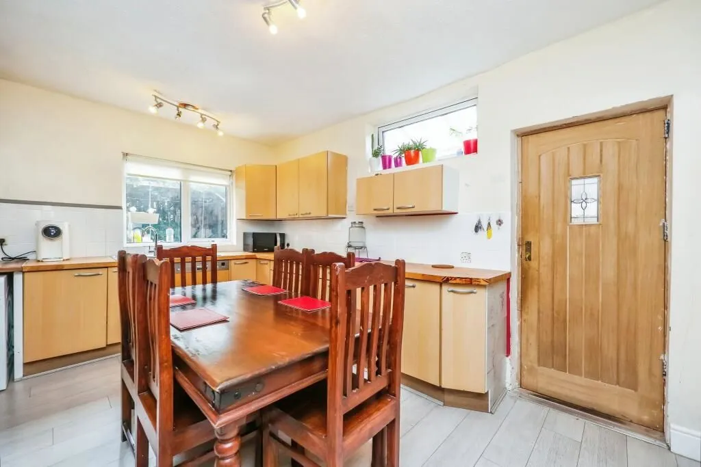 Nottingham, Nottinghamshire, NG5 2LB - Online Auctions