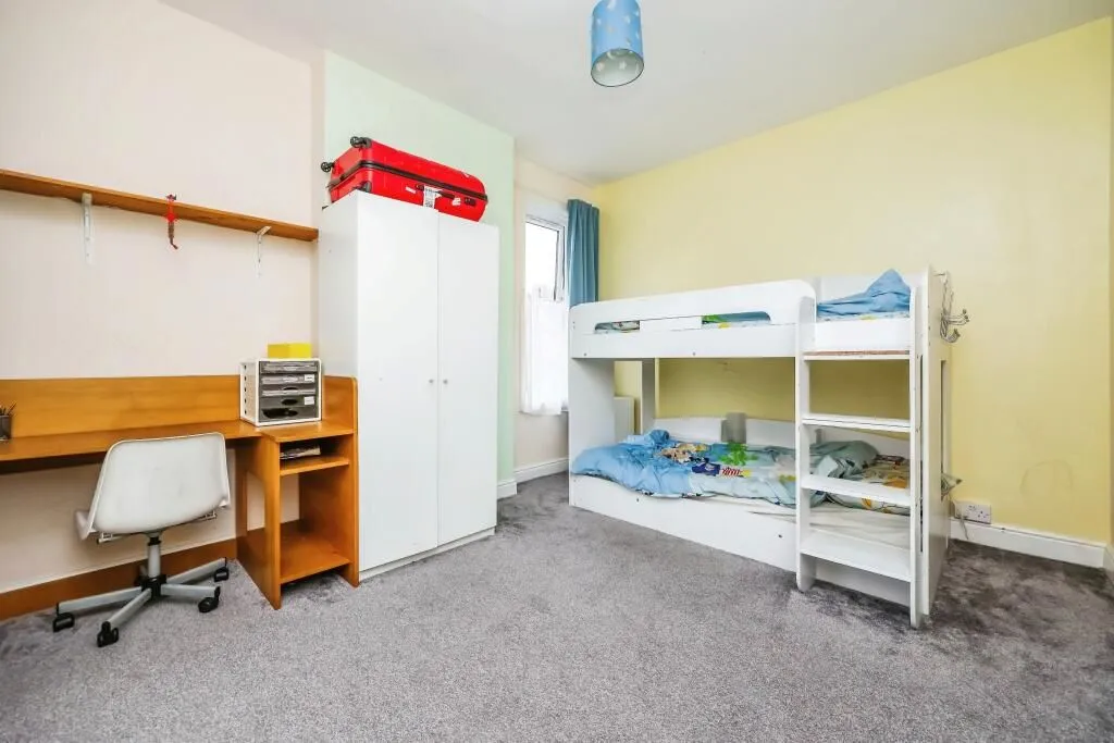 Nottingham, Nottinghamshire, NG5 2LB - Online Auctions