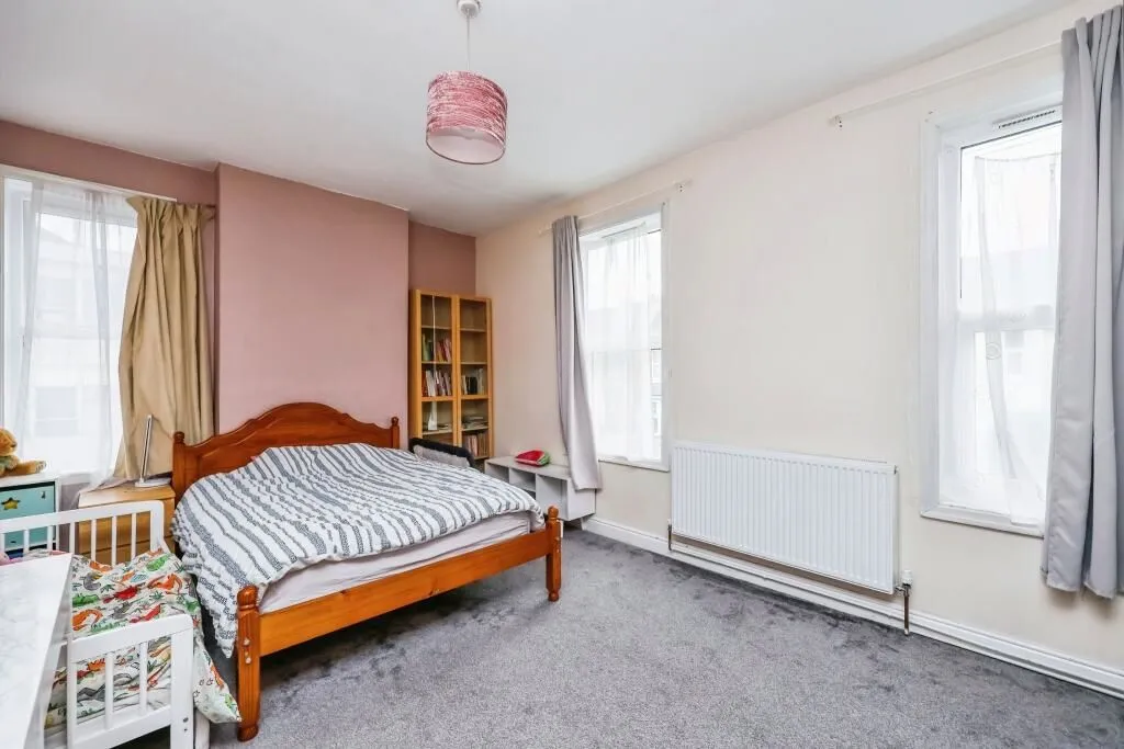 Nottingham, Nottinghamshire, NG5 2LB - Online Auctions