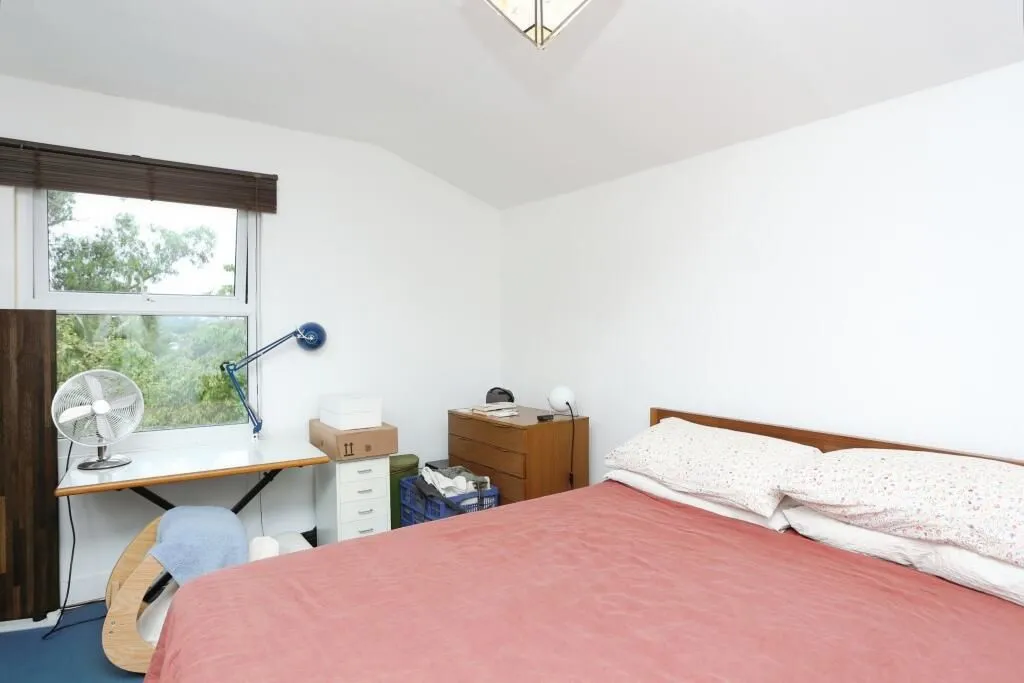 London, SE14 5SQ - Online Auctions