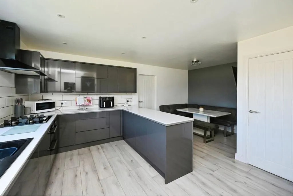 Clowne, Chesterfield, Derbyshire, S43 4JU - Online Auctions