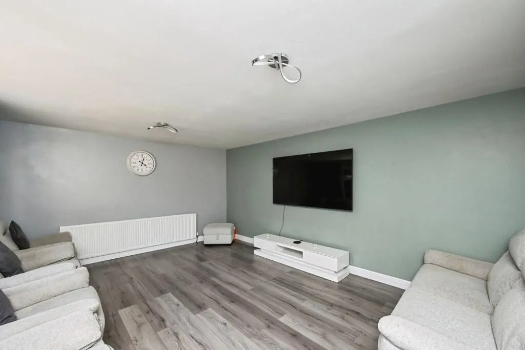 Clowne, Chesterfield, Derbyshire, S43 4JU - Online Auctions