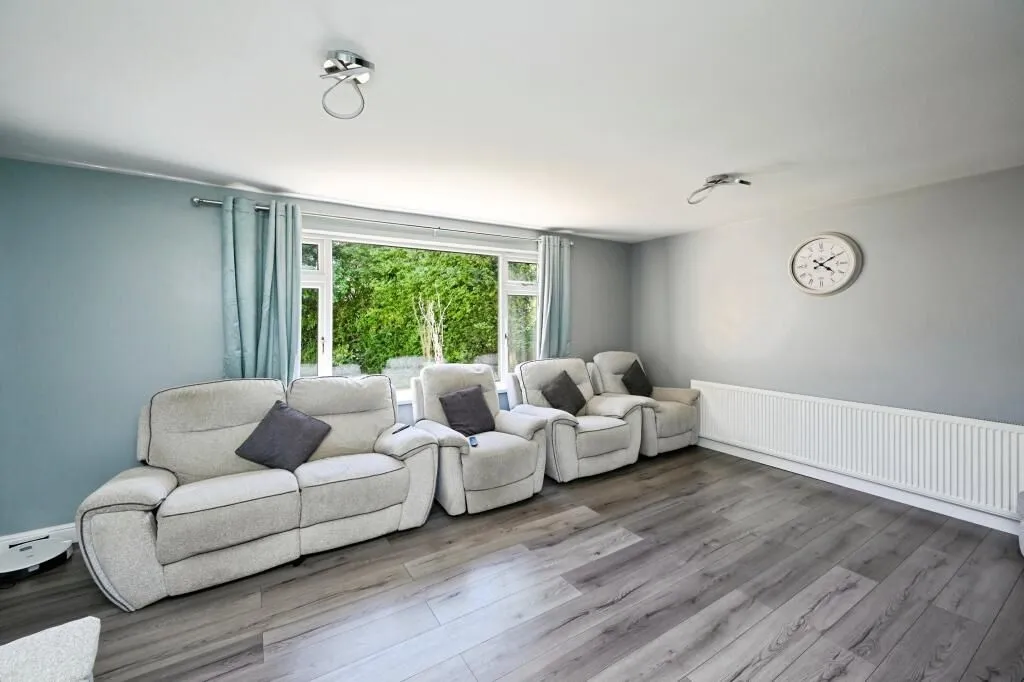 Clowne, Chesterfield, Derbyshire, S43 4JU - Online Auctions