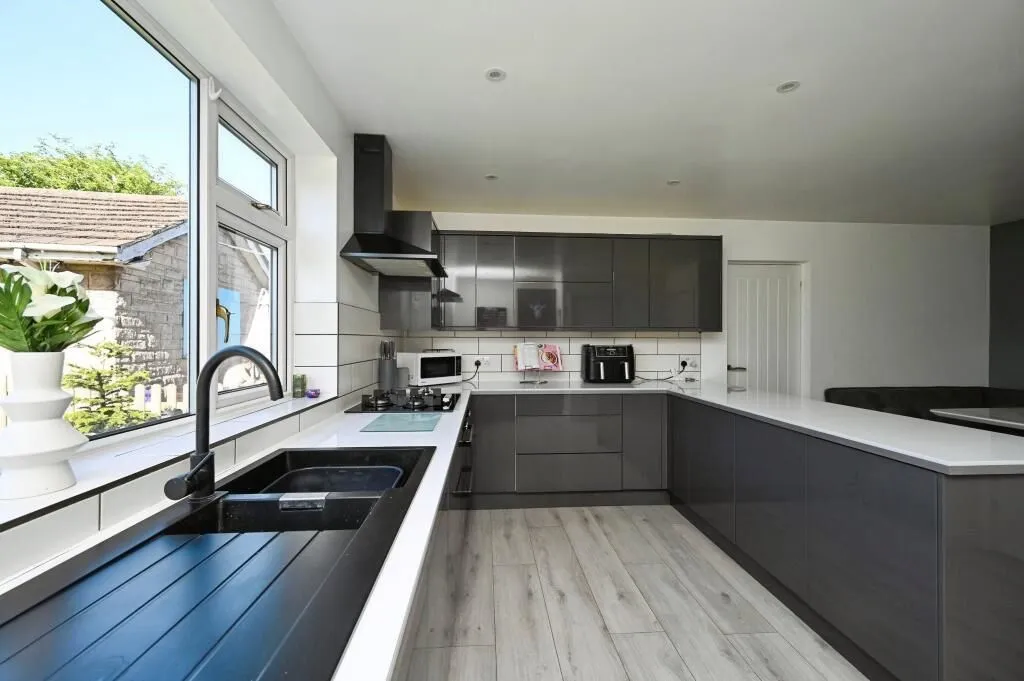 Clowne, Chesterfield, Derbyshire, S43 4JU - Online Auctions