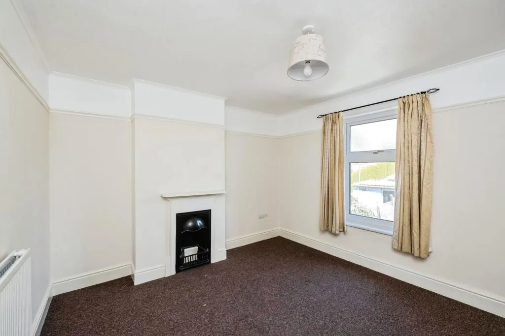 Llanelli, Dyfed, SA15 1DE - Online Auctions