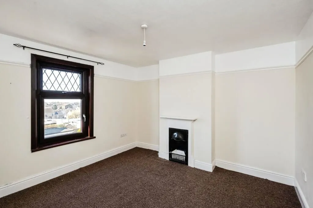 Llanelli, Dyfed, SA15 1DE - Online Auctions