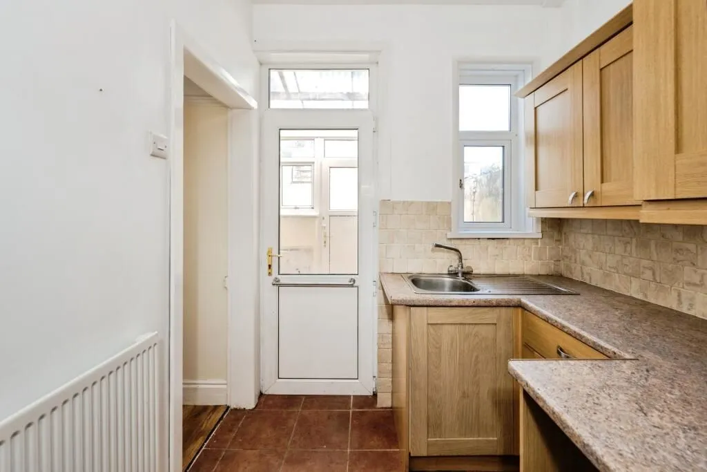 Llanelli, Dyfed, SA15 1DE - Online Auctions