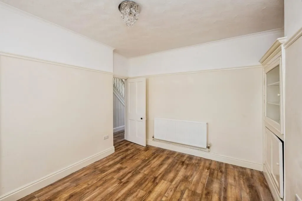 Llanelli, Dyfed, SA15 1DE - Online Auctions