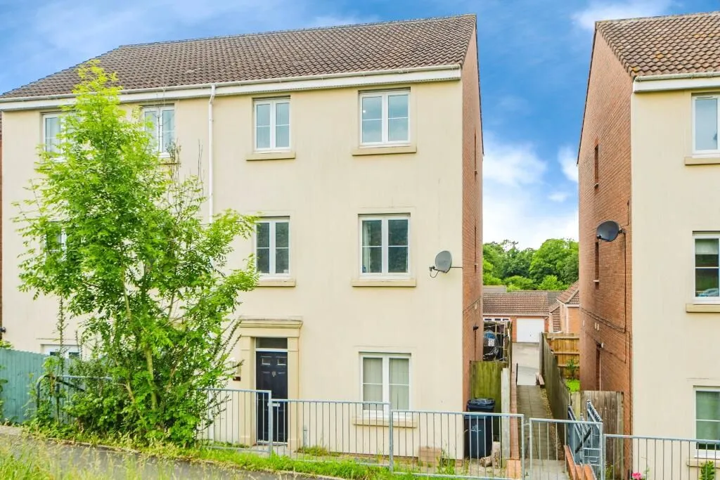 Brackla, Bridgend, Mid Glamorgan, CF31 2LR - Online Auctions