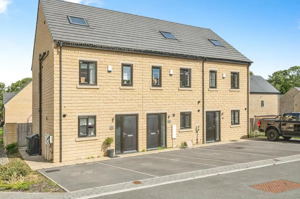 Gomersal, Cleckheaton, West Yorkshire, BD19 4FB - Online Auctions
