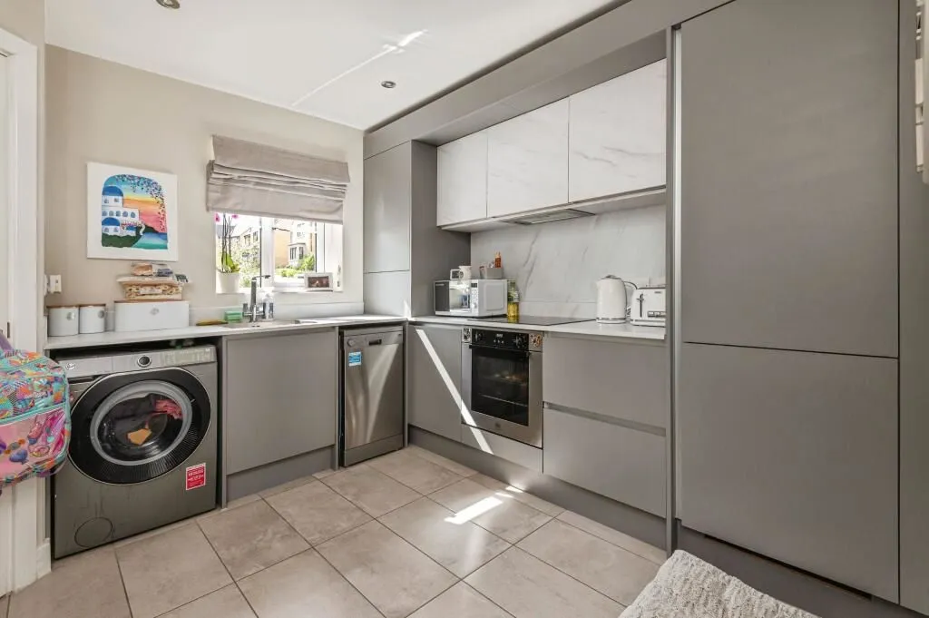 Gomersal, Cleckheaton, West Yorkshire, BD19 4FB - Online Auctions