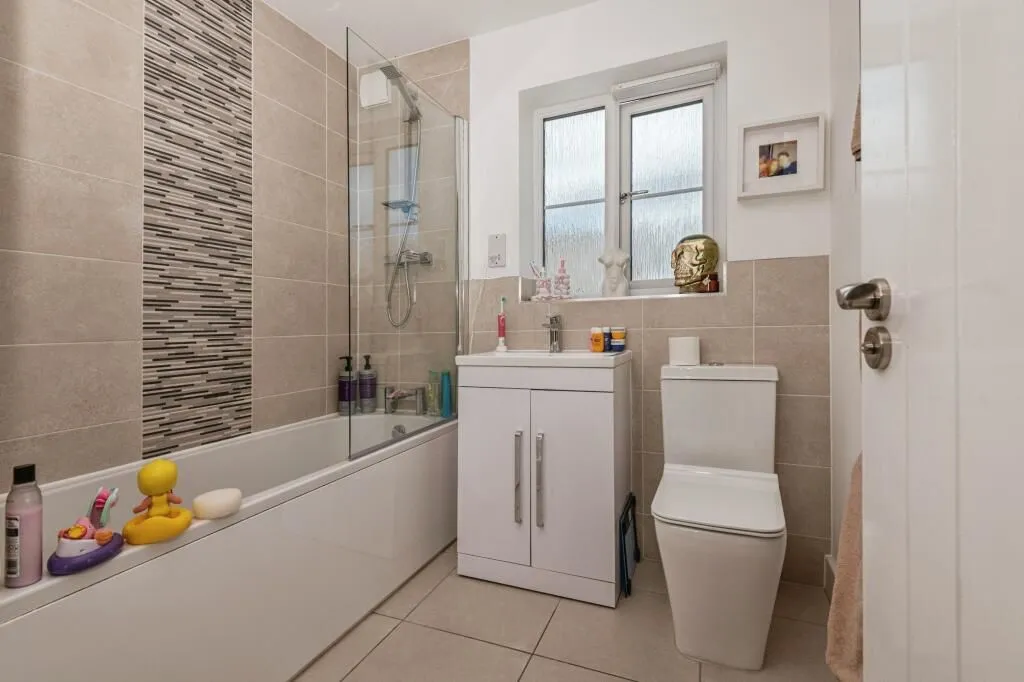 Gomersal, Cleckheaton, West Yorkshire, BD19 4FB - Online Auctions