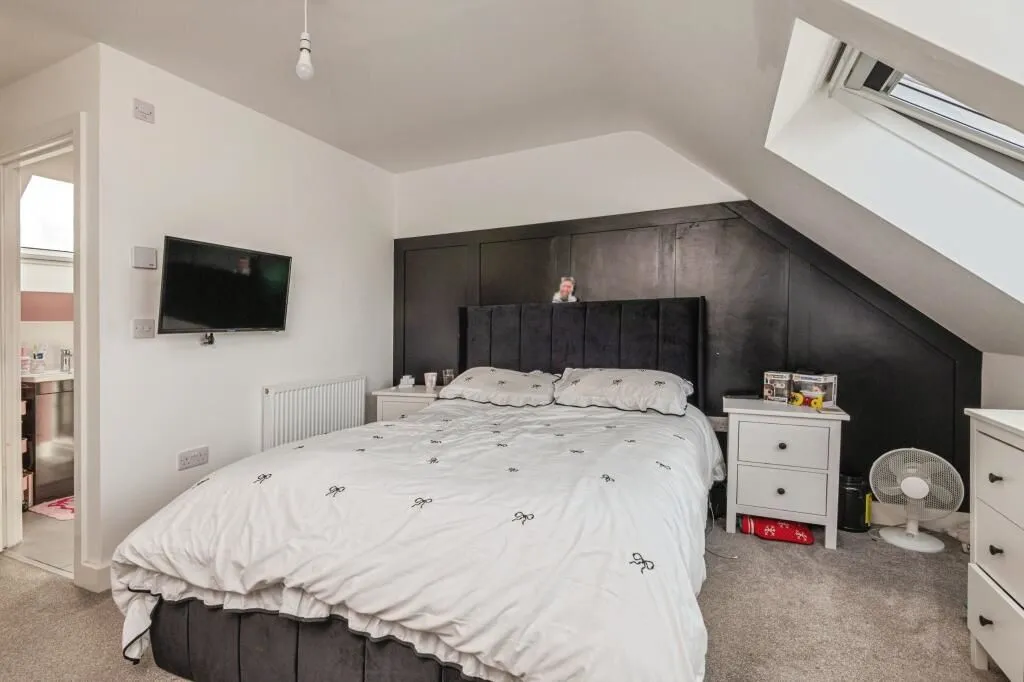 Gomersal, Cleckheaton, West Yorkshire, BD19 4FB - Online Auctions