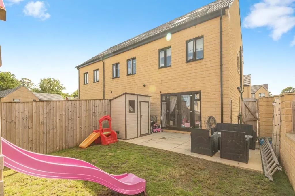 Gomersal, Cleckheaton, West Yorkshire, BD19 4FB - Online Auctions